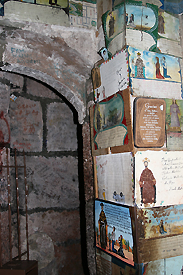 Retablos que se encuentran dentro de una iglesia en Real de Catorce, México. Cortesía Kila Phillips.