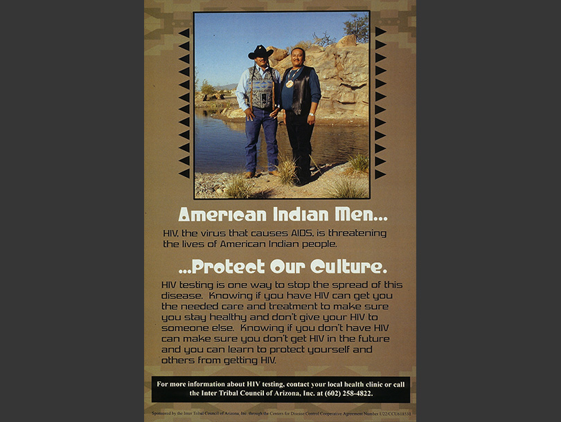 Cartel con texto y la fotografía de dos hombres nativos americanos de pie junto a un río